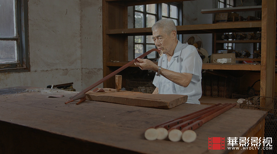 封明君-民族樂(lè)器制作技藝（二胡）-1.jpg